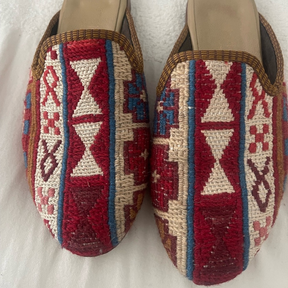 SIZE 7 ARTEMIS LOAFERS GREAT CONDITION